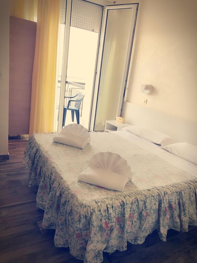 Hotel Brenta Viserbella di Rimini Exteriér fotografie
