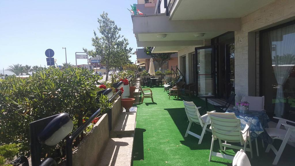 Hotel Brenta Viserbella di Rimini Exteriér fotografie