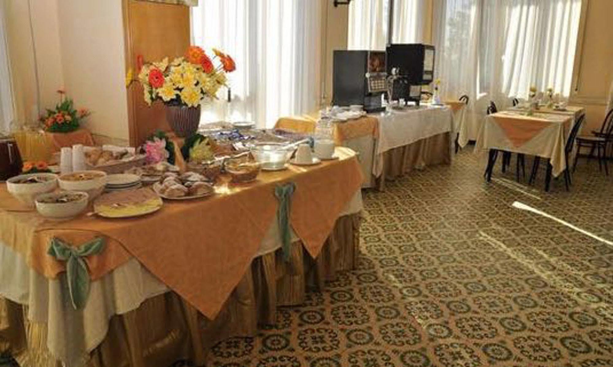 Hotel Brenta Viserbella di Rimini Exteriér fotografie